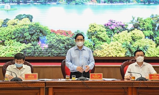 Thủ tướng Chính phủ Phạm Minh Chính chủ trì làm việc với TP Hà Nội về công tác phòng chống dịch COVID-19 và những nhiệm vụ, giải pháp thúc đẩy sản xuất, kinh doanh trong những tháng cuối năm 2021. Ảnh Công Thọ
