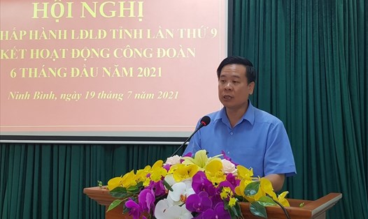 Ông Dương Đức Khanh - Chủ tịch LĐLĐ tỉnh Ninh Bình - phát biểu khai mạc hội nghị. Ảnh: NT