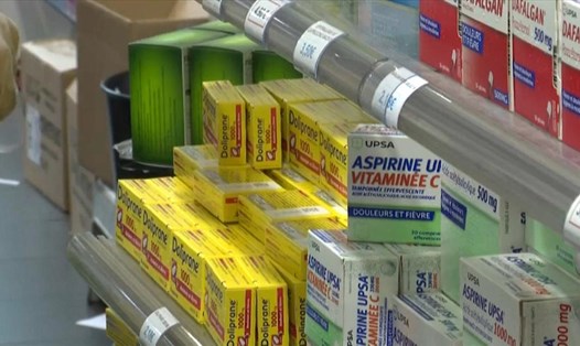 WHO khuyến cáo không nên dùng thuốc giảm đau trước khi tiêm vaccine COVID-19. Ảnh: AFP