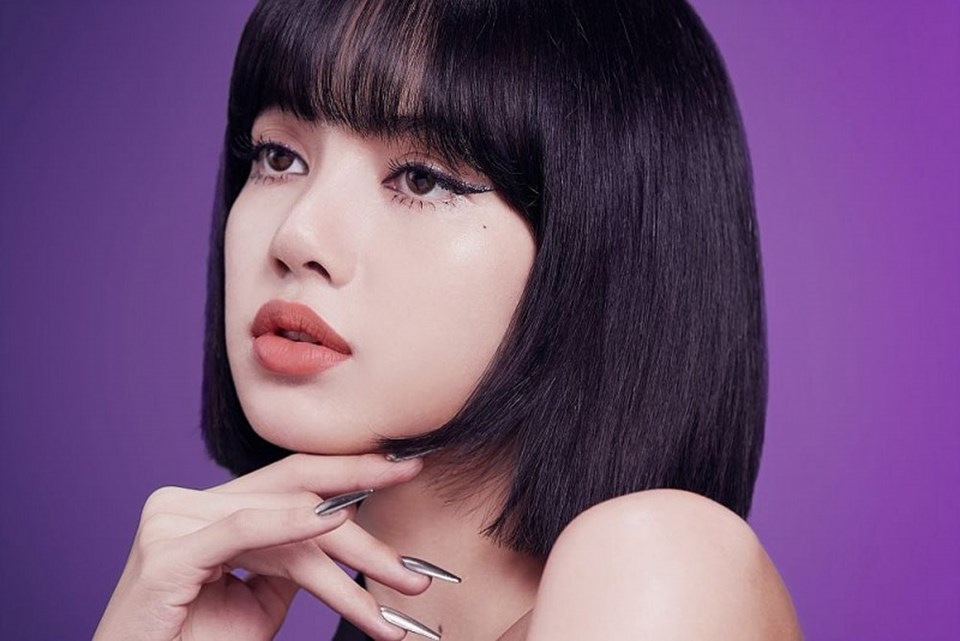 Lisa (BlackPink) gây chú ý khi làm giám khảo thời trang. Ảnh: Poster. Lisa (BlackPink) gây chú ý khi làm giám khảo thời trang. Ảnh: Poster.