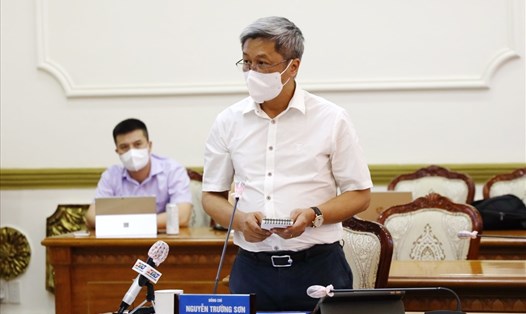 Thứ trưởng Bộ Y tế Nguyễn Trường Sơn phát biểu tại cuộc họp ngày 2.7.  Ảnh: TTBC