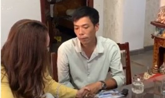 Chủ Phòng khám Nha khoa Khánh Kiều (huyện Ea Kar, tỉnh Đắk Lắk) đến xin lỗi gia đình chị Đ.T.G. Ảnh cắt từ clip