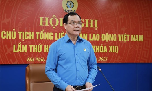 Ông Nguyễn Đình Khang, Uỷ viên Trung ương Đảng, Chủ tịch Tổng LĐLĐVN phát biểu bế mạc hội nghị. Ảnh: Hải Nguyễn