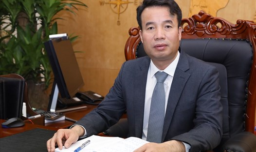 Ông Nguyễn Thế Mạnh - Tổng Giám đốc BHXH Việt Nam - trả lời phỏng vấn 
Báo Lao Động. Ảnh: Hà Anh