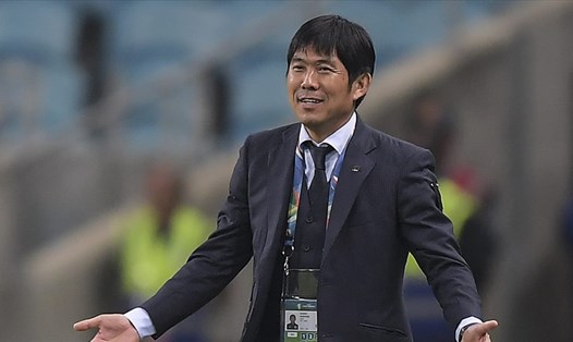 Huấn luyện viên Hajime Moriyasu dẫn dắt của đội U23 lẫn tuyển Nhật Bản. Trước khi chạm trán ông Park Hang-seo ở vòng loại World Cup 2022, ông dẫn dắt đội U23 Nhật Bản dự Olympic trên sân nhà. Ảnh: AFC.