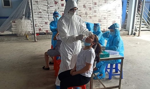 Người Việt Nam ở trong nước, phải áp dụng biện pháp cách ly y tế tập trung theo yêu cầu phòng, chống dịch COVID-19 của tỉnh Ninh Bình được hỗ trợ cao nhất là 80 nghìn đồng/ngày. Ảnh: NT