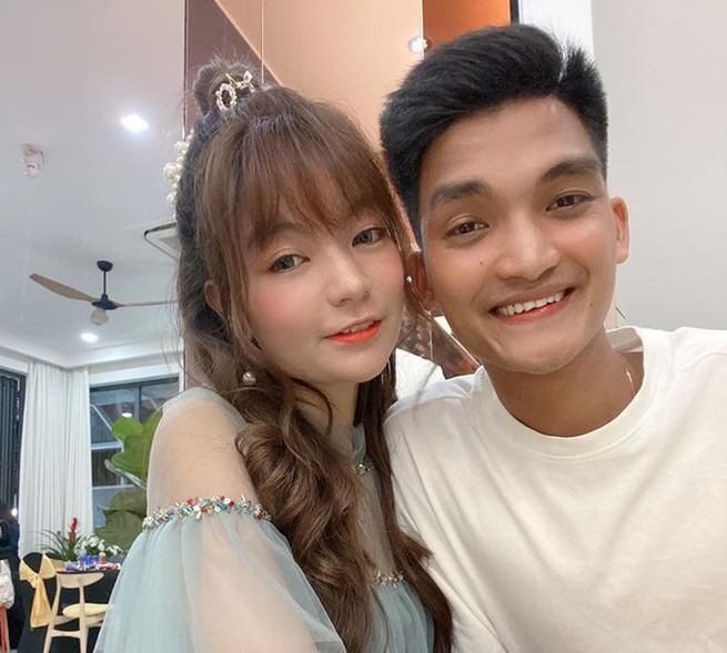 Vợ chồng Mạc Văn Khoa thẳng thừng đáp trả và bảo vệ con gái khỏi anti-fan. Ảnh: NVCC