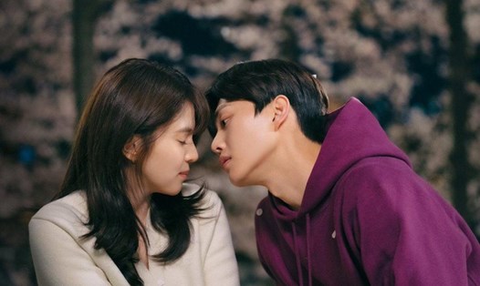 Được khán giả quan tâm song "Nevertheless" do Song Kang và Han So Hee đóng chính vẫn có rating thấp. Ảnh: Poster.
