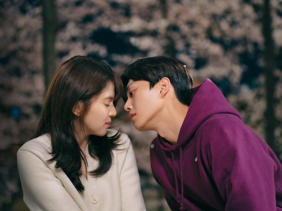 Được khán giả quan tâm song "Nevertheless" do Song Kang và Han So Hee đóng chính vẫn có rating thấp. Ảnh: Poster. Được khán giả quan tâm song "Nevertheless" do Song Kang và Han So Hee đóng chính vẫn có rating thấp. Ảnh: Poster.