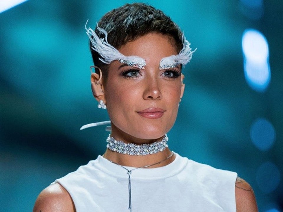 Halsey lên chức mẹ ở tuổi 27. Ảnh: AFP. Halsey lên chức mẹ ở tuổi 27. Ảnh: AFP.