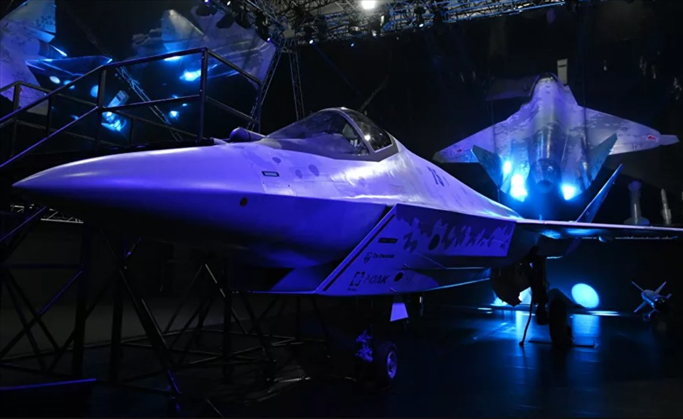 Nguyên mẫu máy bay chiến đấu Checkmate của Sukhoi Nga trưng bày tại MASK 2021. Ảnh: Sukhoi/Rostec