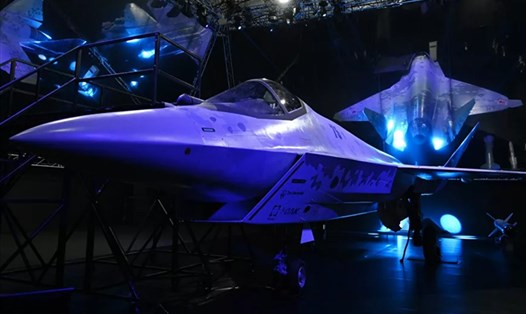 Nguyên mẫu máy bay chiến đấu Checkmate của Sukhoi Nga trưng bày tại MASK 2021. Ảnh: Sukhoi/Rostec
