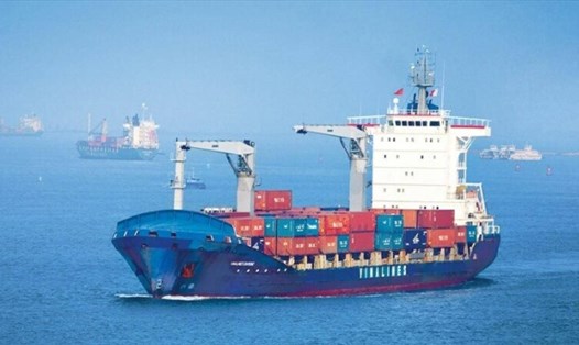 Tổng công ty Hàng hải vận chuyển miễn phí nhu yếu phẩm hỗ trợ các tỉnh phía Nam. Ành: VIMC