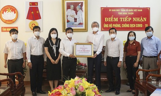 Ninh Thuận tiếp nhận gần 55.000 bộ kit test nhanh từ các doanh nghiệp. Ảnh: Lê Thi.