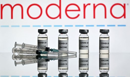 Việt Nam dự kiến nhận được 3 triệu liều vaccine COVID-19 của Moderna do Mỹ viện trợ thông qua cơ chế COVAX vào ngày 25.7 tới. Ảnh: AFP