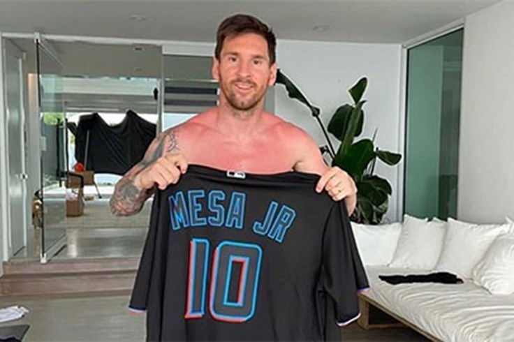 Messi dành tặng điều bất ngờ cho fan cuồng