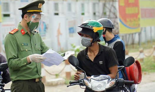 CDC Ninh Thuận đề nghị người dân không ra khỏi nhà khi không thật sự cần thiết. Ảnh: Huỳnh Hải.
