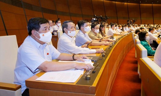 Đại biểu Quốc hội biểu quyết thông qua Nghị quyết về cơ cấu tổ chức Chính phủ nhiệm kỳ 2021-2026. Ảnh QH