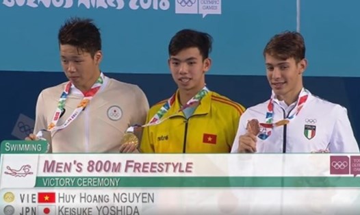 Nguyễn Huy Hoàng (giữa) từng đoạt Huy chương vàng Olympic trẻ 2018 sẽ cầm cờ cho đoàn thể thao Việt Nam dự lễ khai mạc Olympic Tokyo 2020. Ảnh: Chụp màn hình.