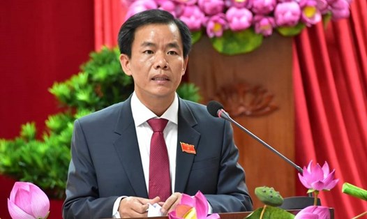 Ông Nguyễn Văn Phương phát biểu nhận nhiệm vụ sau khi được bầu làm Chủ tịch UBND tỉnh Thừa Thiên Huế khóa VIII, nhiệm kỳ 2021- 2026. Ảnh: CTTĐT TP Huế