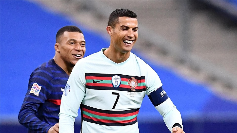 Nếu Kylian Mbappe sang Real Madrid, Paris Saint Germain sẽ lôi kéo Cristiano Ronaldo và để Mauro Icardi về Juventus. Ảnh: UEFA