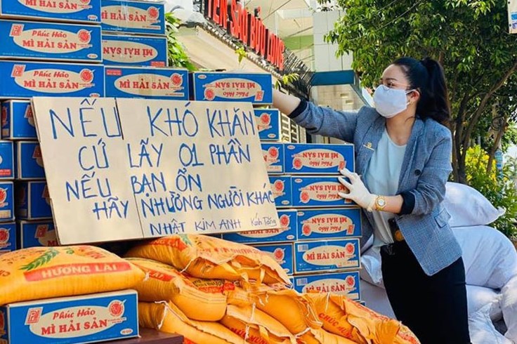 Nhật Kim Anh góp 4 tấn gạo hỗ trợ người dân vùng dịch