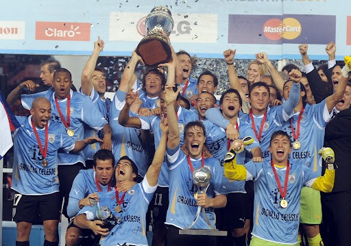 Sau 16 năm, Uruguay mới vô địch Copa America và là đội đầu tiên 15 lần làm Vua bóng đá Nam Mỹ. Ảnh: CONMEBOL