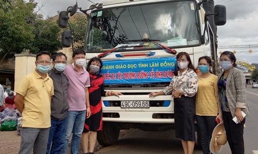 “Chuyến xe yêu thương” của Công đoàn Giáo dục Lâm Đồng chở hàng chục tấn nông sản hướng về Bình Dương
