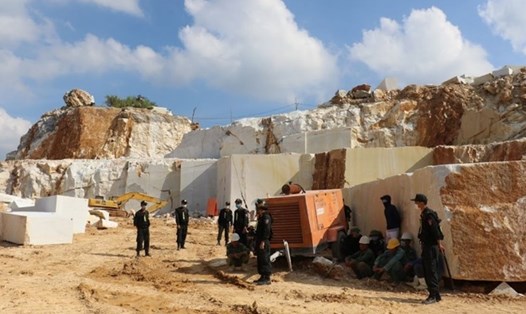 Hiện trường vụ khai thác đá trắng trái phép quy mô lớn tại khu vực núi Phá Cụm, xóm Kèn, xã Châu Lộc, huyện Quỳ Hợp. Ảnh: Minh Khôi