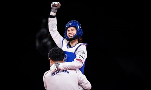 Võ sĩ Panipak giành tấm Huy chương vàng Olympic lịch sử cho taekwondo Thái Lan tối 24.7. Ảnh: Siam Sports.