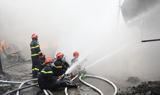 Cháy lớn ở xưởng phế liệu nằm trên địa bàn quận Kiến An (Hải Phòng). Ảnh Công an TP.Hải Phòng