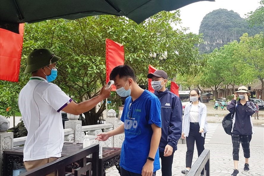 Do ảnh hưởng của dịch COVID-19, lượng khách du lịch đến Hà Nội sụt giảm sâu trong 7 tháng đầu năm 2021. Ảnh: LĐ