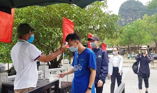 Do ảnh hưởng của dịch COVID-19, lượng khách du lịch đến Hà Nội sụt giảm sâu trong 7 tháng đầu năm 2021. Ảnh: LĐ