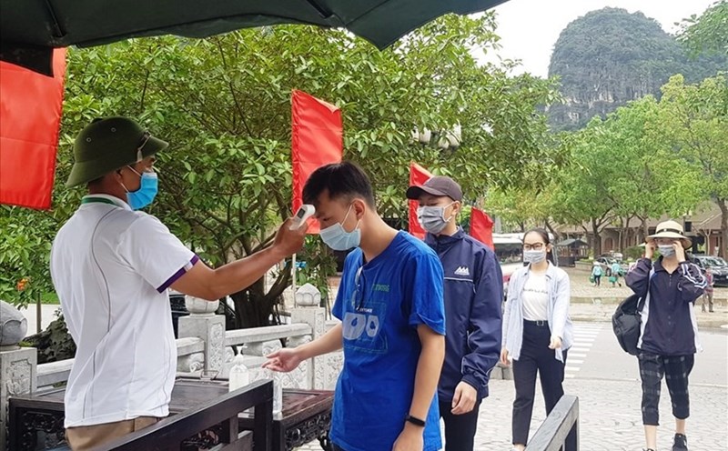 Do ảnh hưởng của dịch COVID-19, lượng khách du lịch đến Hà Nội sụt giảm sâu trong 7 tháng đầu năm 2021. Ảnh: LĐ