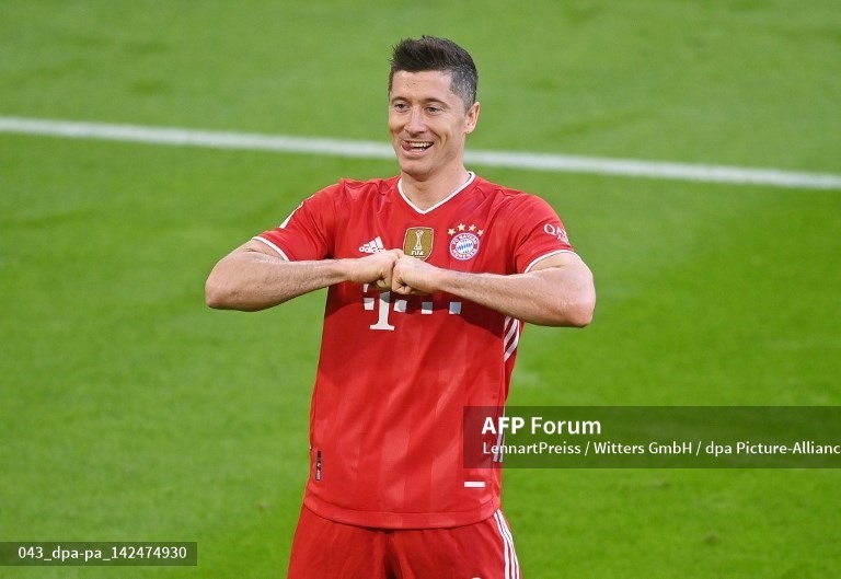 Lewandowski lần thứ 2 liên tiếp ẵm giải Cầu thủ xuất sắc nhất nước Đức. Ảnh: AFP