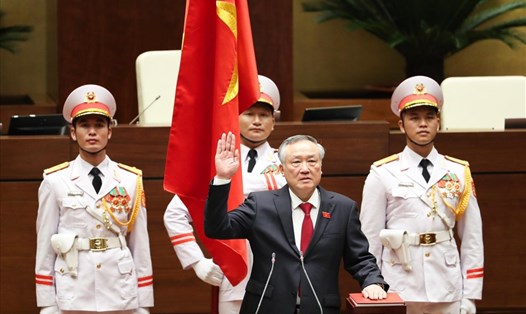 Chánh án Tòa án nhân dân tối cao Nguyễn Hòa Bình tuyên thệ nhậm chức. Ảnh Hải Nguyễn
