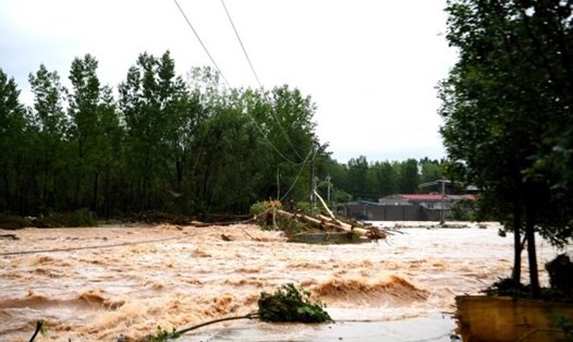 Lũ lụt ở thành phố Đăng Phong thuộc tỉnh Hà Nam, Trung Quốc. Ảnh: Tân Hoa Xã