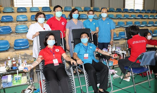 LĐLĐ tỉnh Yên Bái phối hợp tổ chức ngày hội "hành trình đỏ" phát động phong trào hiến máu trong công nhân viên chức lao động. Ảnh: LĐLĐ Yên Bái.