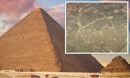 Các nhà khảo cổ Ai Cập cố gắng giải mã những bức hình chạm khắc trên đá. Ảnh chụp màn hình