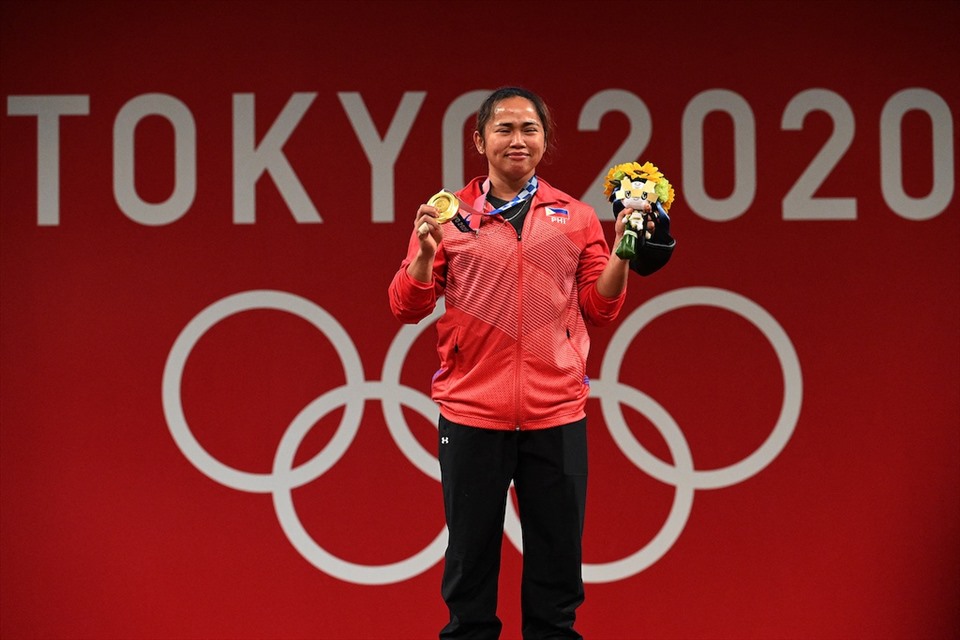 Hidilyn Diaz giành tấm Huy chương vàng Olympic lịch sử cho Thể thao Philippines. Ảnh: AFP.