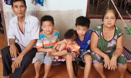 Cả mấy cha con ông Lê Văn Hoá thất nghiệp, cả gia đình lao đao.