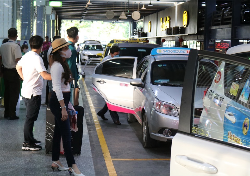 Kinh nghiệm đặt xe taxi sân bay Tân Sơn Nhất về Nhơn Trạch giá rẻ