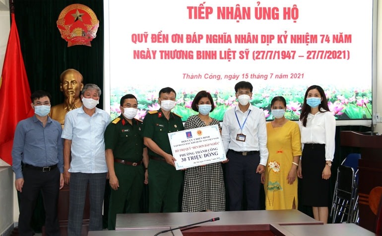 Hoạt động thăm hỏi và tri ân Mẹ Việt Nam Anh hùng, người có công với Cách mạng, thương binh – liệt sĩ đã trở thành truyền thống của Công đoàn Dầu khí Việt Nam nhằm giáo dục truyền thống cách mạng, đạo lý “Uống nước nhớ nguồn”, “Đền ơn đáp nghĩa” . (Ảnh tư liệu – Công đoàn Dầu khí Việt Nam cung cấp)