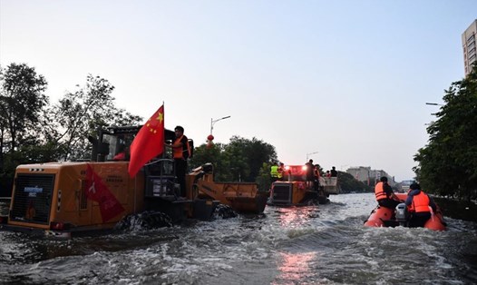 Lũ lụt ở thành phố Tân Hương, tỉnh Hà Nam, Trung Quốc. Ảnh: Tân Hoa Xã