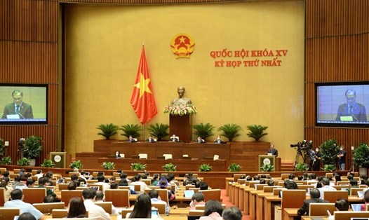 Quốc hội biểu quyết thông qua Nghị quyết về Kế hoạch phát triển kinh tế - xã hội 5 năm 2021-2025. Ảnh: Quốc hội