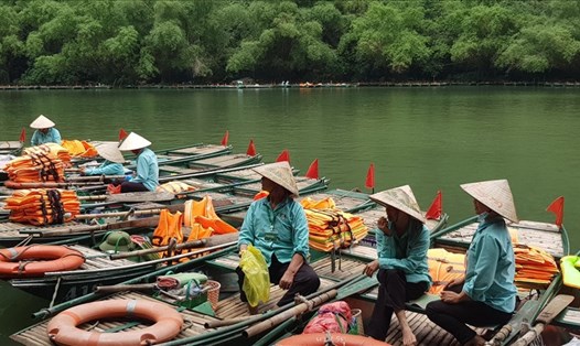 Hàng nghìn lái đò ở các khu, điểm du lịch tại Ninh Bình đang trông chờ vào gói hỗ trợ 26.000 tỉ từ Chính phủ. Ảnh: NT