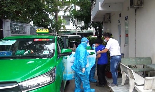 TPHCM lập đội xe taxi cấp cứu 200 xe chở bệnh nhân chuyển nặng chuyển tuyến để kịp thời điều trị.  Ảnh: M.L