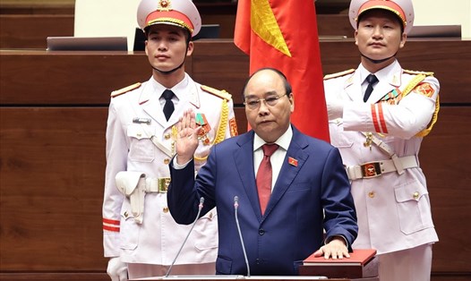 Chủ tịch nước Nguyễn Xuân Phúc tuyên thệ nhậm chức trước Quốc hội, đồng bào và cử tri cả nước. Ảnh: TTXVN