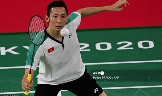 Tiến Minh 38 tuổi vẫn phải dựng vợt thi đấu tại Olympic. Ảnh AFP