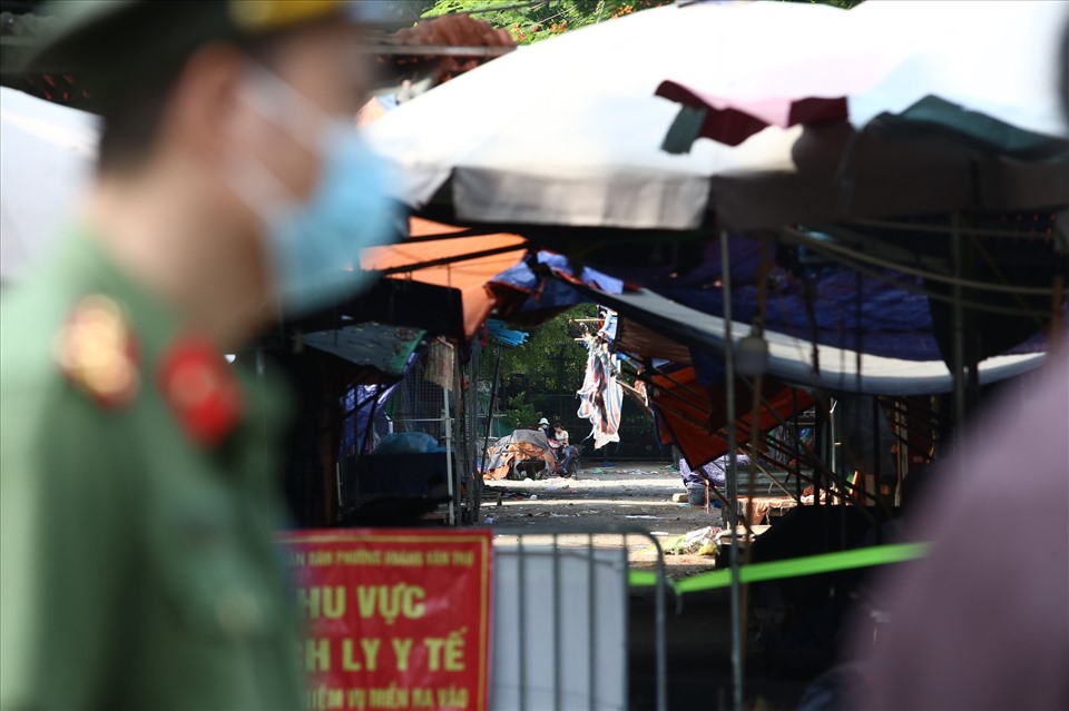 Hà Nội phong tỏa chợ đầu mối phía Nam. Ảnh: GĐ